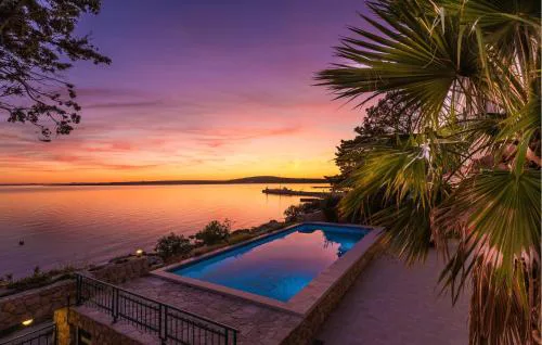7 Bedroom Amazing Home In Kosljun