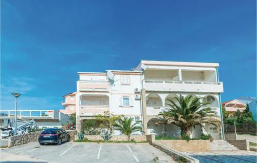 1 Bedroom Amazing Apartment In Vidalici