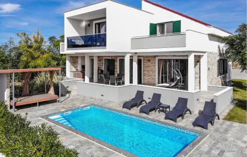 Lovely Home In Skuncini Stani