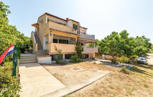 1 Bedroom Lovely Apartment In Potocnica