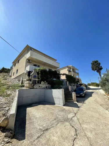 Apartments Veli Rat