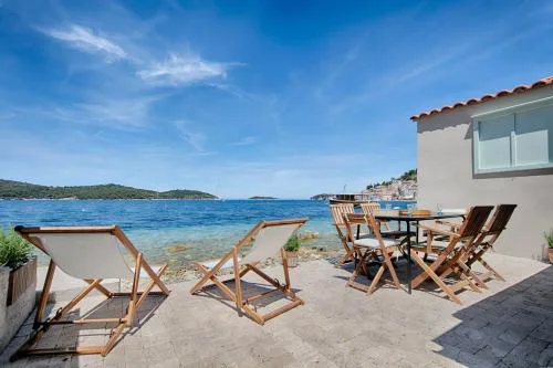 Beachfront House Kut