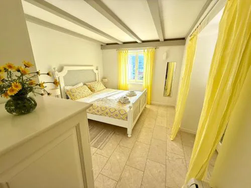 JASMINE DELUXE APARTMENT with super-king bed, large sun terrace and spectacular views