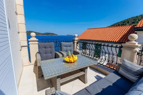 Seafront Apartment Duo