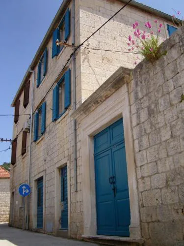 Turquoise House Kut