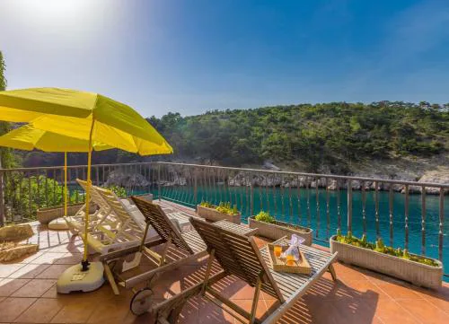 Holiday house BELLA MARE with sea view 50m from the beach in a quiet location in Vrbnik on Krk island