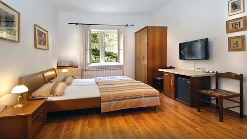 Angela Classic Rooms & Apartments