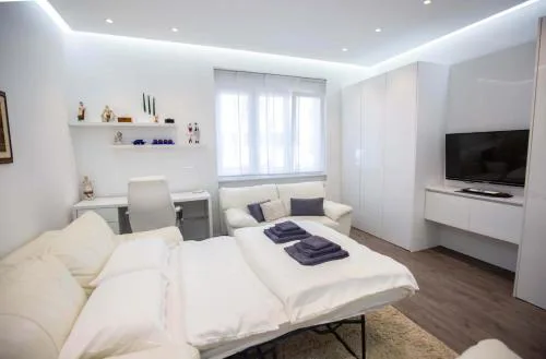 Apartments R&B