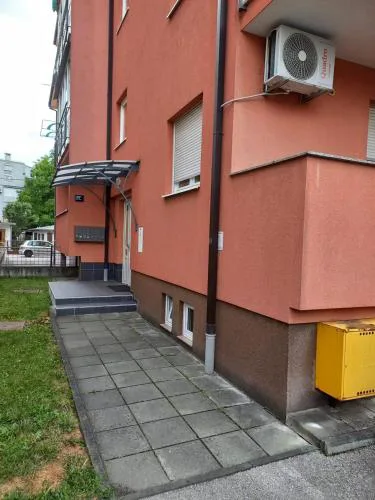 Apartments with a parking space Zagreb - 22231