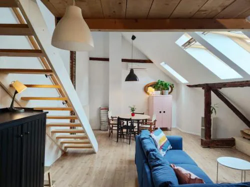 Art / Peaceful / Historical city center apartment