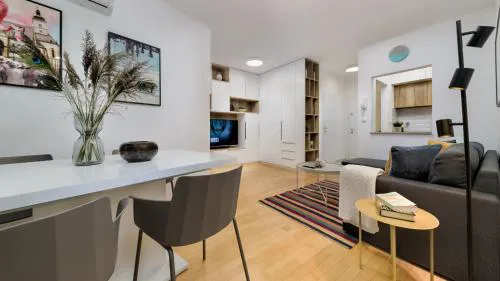 Aurelia's Stylish Place with FREE parking