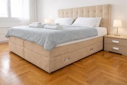 Close to center big terrace city tram garage parking place fast WIFI Super king size bed grocery 1min