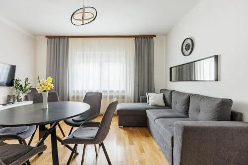 Cozy 2-bedroom house with parking slots