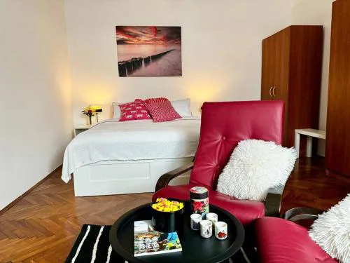 Downtown Delight: Chic Oasis
