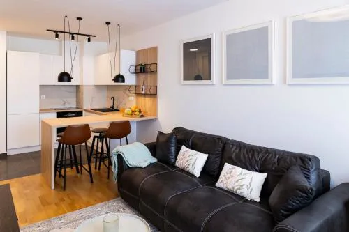 Elegance & Cozy by HOME Apartments, FREE Parking