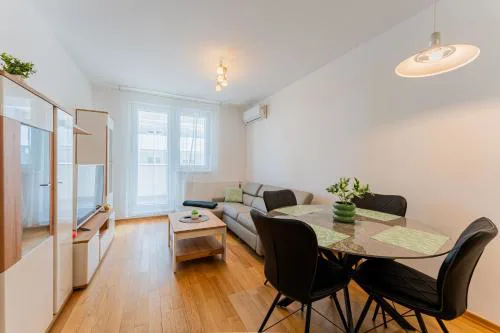 Flex SelfCheckIns 136 - Zagreb - Bedroom - Parking - Loggia