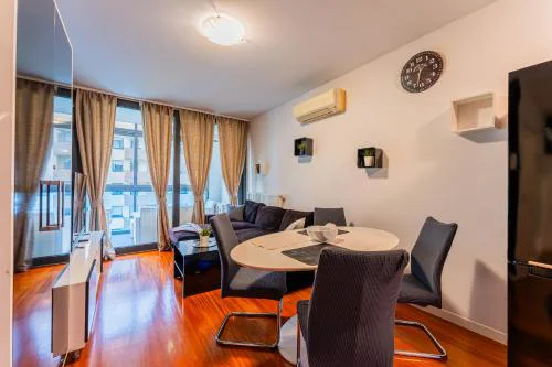 Flex SelfCheckIns 147 - Zagreb - Bedroom - Garage - Loggia