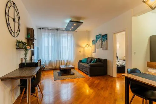 Flexible SelfCheckIns 115 - Zagreb - Bedroom - Loggia