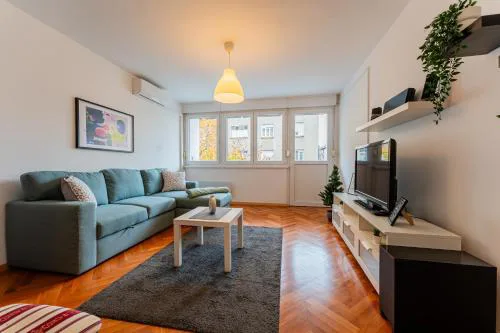 Flexible SelfCheckIns 116 - Zagreb - Bedroom - Loggia