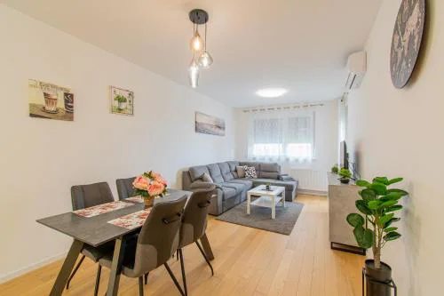 Flexible SelfCheckIns 42 - Zagreb - Luxury - Garage Parking - Loggia - Brand New