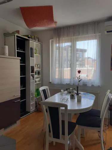 Greatly located/parking/balcony/2 bathrooms