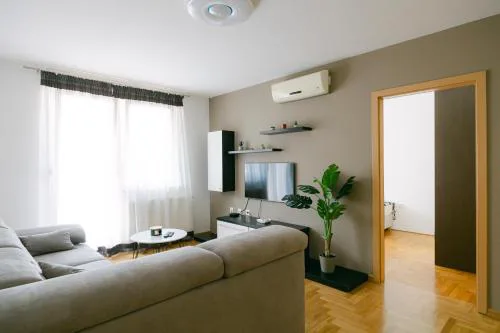 Ladenta apartman***