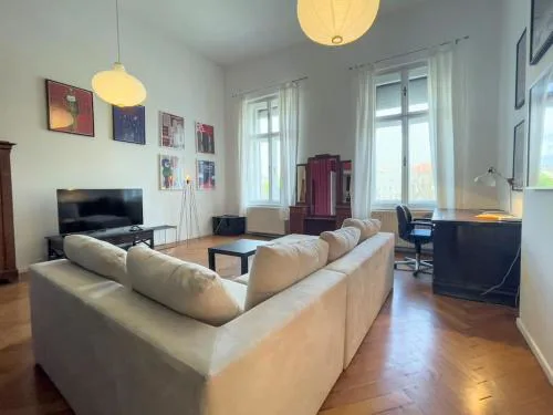 Lotus - Designer apt in city center