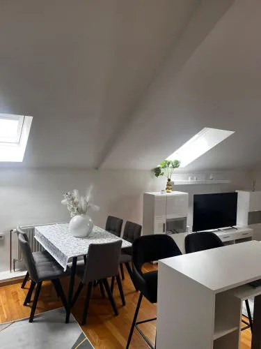 Luxury apartment Kvaternik Square