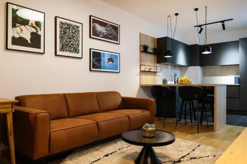 Luxury Infusion by HOME Apartments - Free Parking