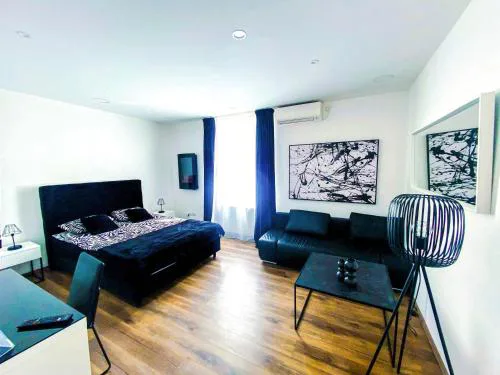 Octagon Main Square Apartment