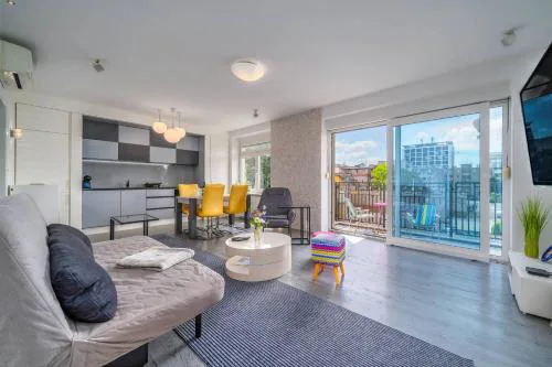 Silver Apartment With Hot Tub And Balcony - Happy Rentals
