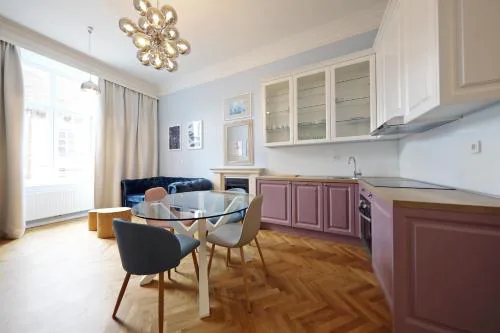 Stay Swanky Bed & Breakfast