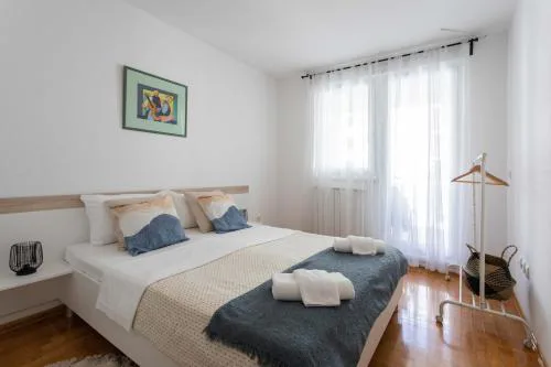 Sunny 1BDR with Balcony & Parking
