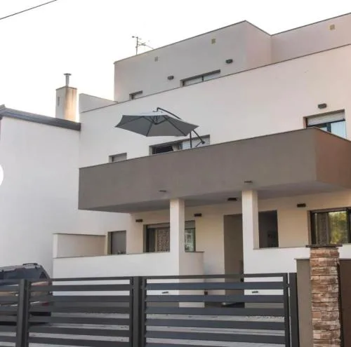 Urbana Villa Four Season Summer