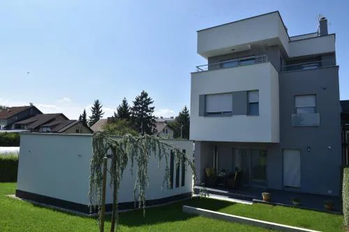 Villa Mami