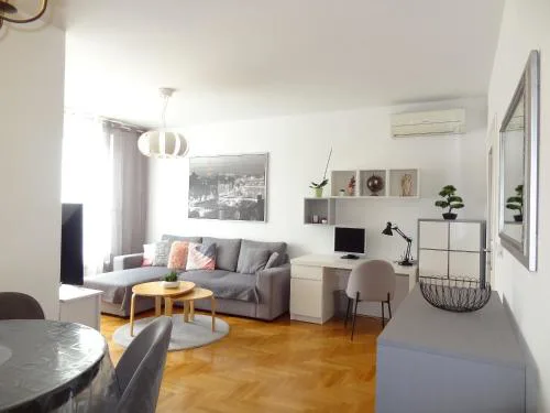 Well-equipped apartment with free parking
