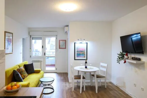 White & Bright Escape 1BDR apt
