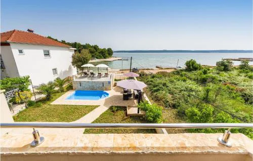 2 Bedroom Gorgeous Apartment In Zdrelac