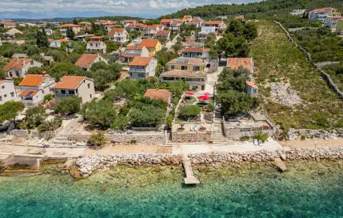 Pet Friendly Apartment In Zdrelac