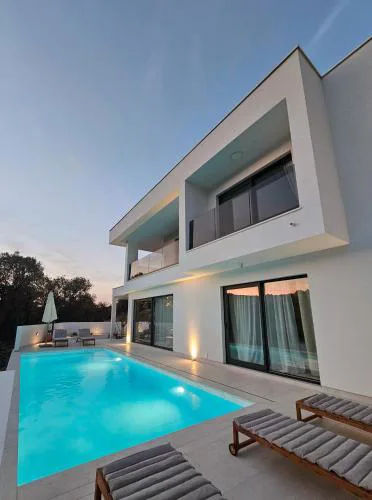Villa Artemis II