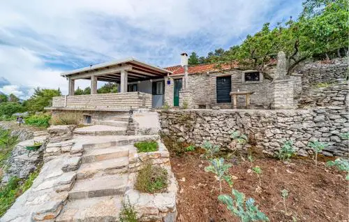 Beautiful Home In Zrnovo With Wifi