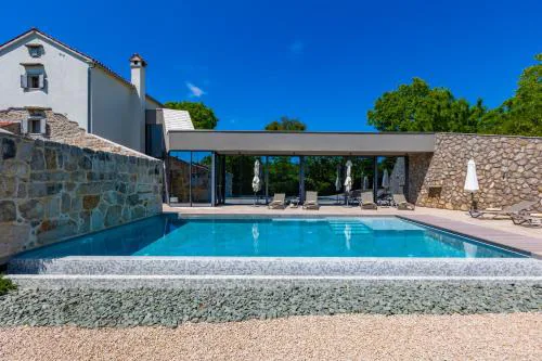 Luxury Jerini House with pool and wellness
