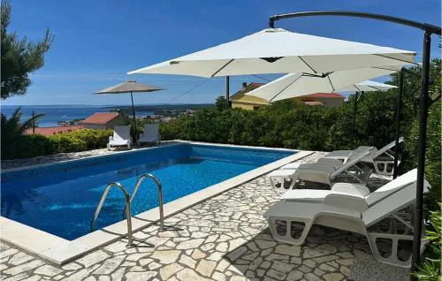 Cozy Apartment In Banjol With Wifi