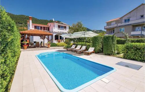 Stunning Home In Banjol