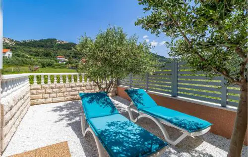 2 Bedroom Nice Apartment In Rab