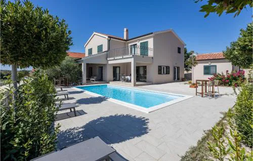 4 Bedroom Awesome Home In Barbat