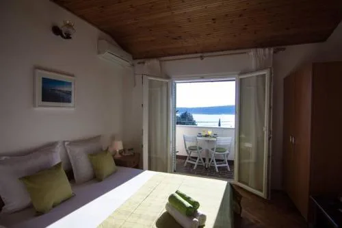 SEA VIEW STUDIO with kitchen, balcony& aircon