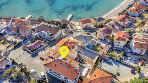 50 Meter zum Kieselstrand