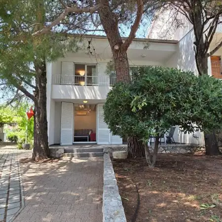 Holiday House Hlad