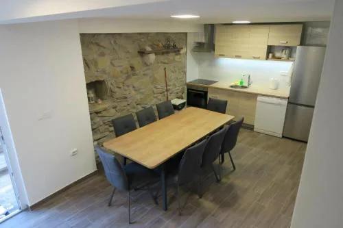 Renoviertes Ferienhaus In Baska Mit Terrasse